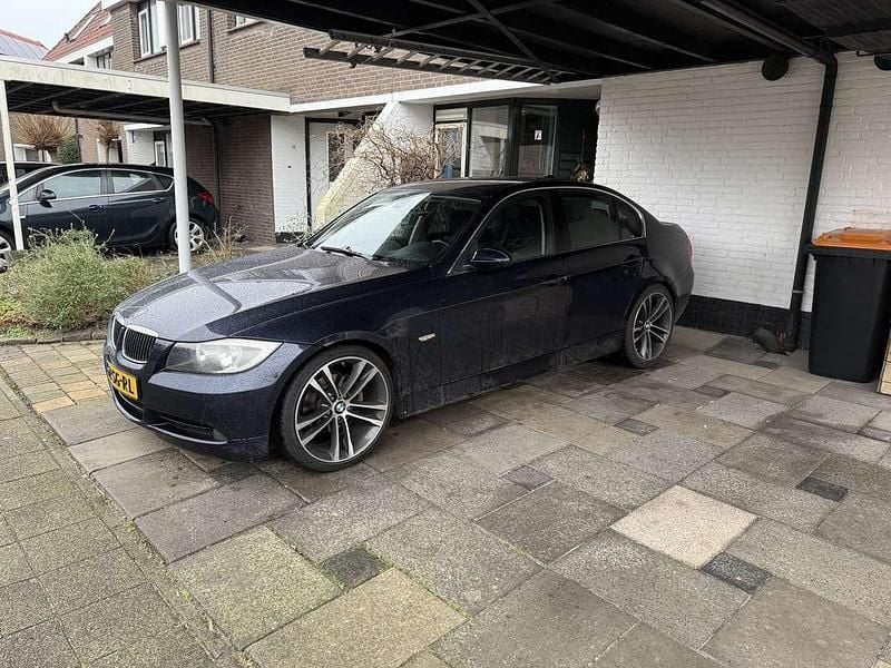 Blauw Occasion 2006 BMW 325 Sedan | € 4.999 (Eerlijke prijs) - Afbeelding 1/4