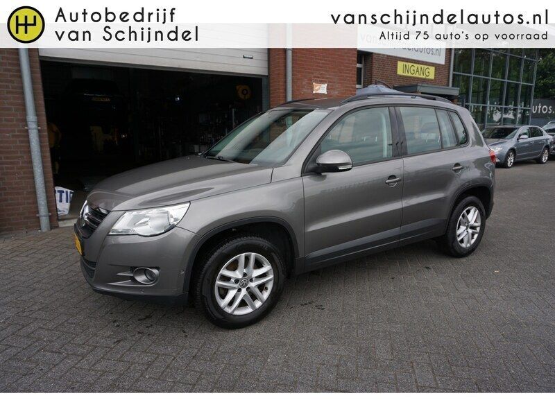 Grijs, metallic lak Gebruikt 2011 VW Tiguan Comfortline SUV | € 7.945 (Goede deal) - Afbeelding 1/4