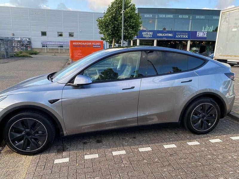 Zilver Gebruikt 2024 Tesla Model Y Long Range SUV | € 37.999 (Super prijs) - Afbeelding 1/4