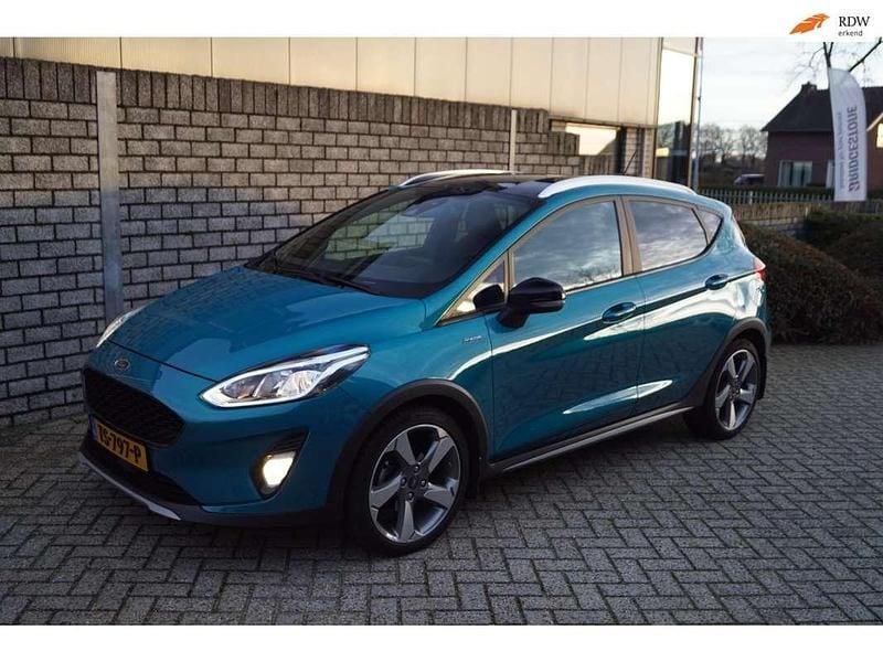 Blauw (metallic) Gebruikt 2018 Ford Fiesta Vignale Hatchback | € 12.650 (Goede deal) - Afbeelding 1/4
