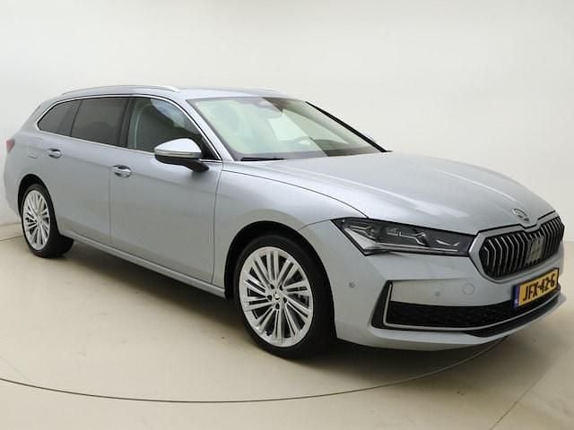 Occasion Skoda Superb LAURIN & KLEMENT 204 PK (150 kW) 2025 Grijs Stationwagen