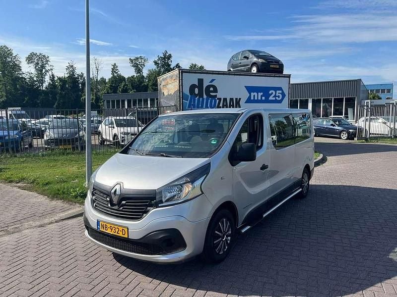 Grijs Gebruikt 2017 Renault Trafic Authentique Van | € 12.749 - Afbeelding 1/4