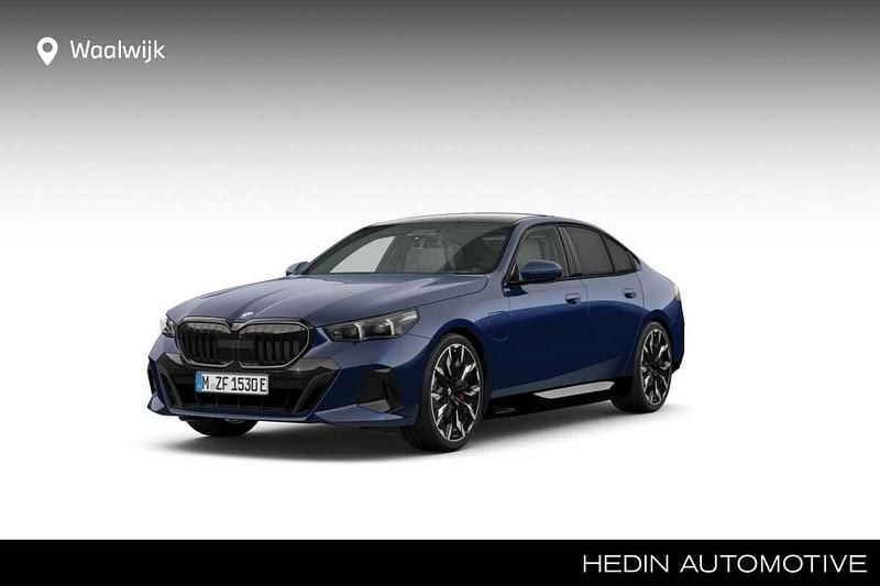 Nieuw 2024 BMW 550 Sedan | € 96.434 - Afbeelding 1/4