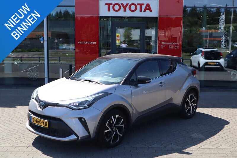 Grijs Gebruikt 2021 Toyota C-HR Style SUV | € 24.700 (Goede deal) - Afbeelding 1/4