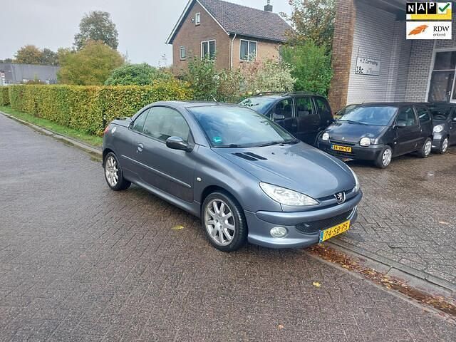 Grijs Gebruikt 2006 Peugeot 206 CC Cabriolet | € 1.199 (Eerlijke prijs) - Afbeelding 1/4