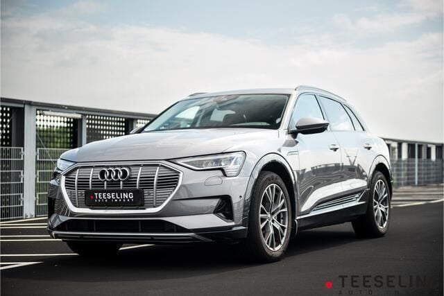 Grijs, metallic lak Gebruikt 2020 Audi e-tron Business SUV | € 33.950 (Duur) - Afbeelding 1/4