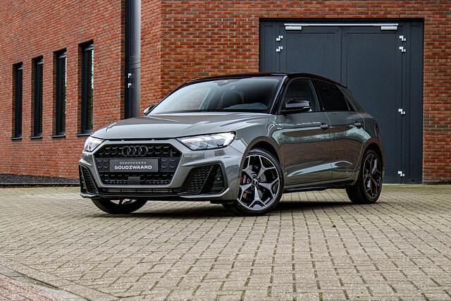 Grijs Occasion 2023 Audi A1 Sportback S-Line Hatchback | € 37.950 - Afbeelding 1/4