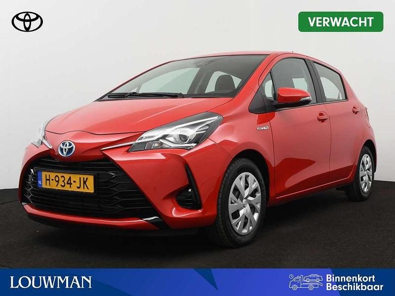 Rood Gebruikt 2020 Toyota Yaris Hybrid Active Hatchback | € 18.945 (Eerlijke prijs) - Afbeelding 1/3