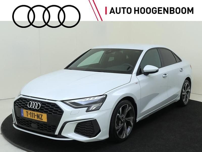 Wit Gebruikt 2023 Audi A3 S-Line Sedan | € 33.450 (Eerlijke prijs) - Afbeelding 1/4