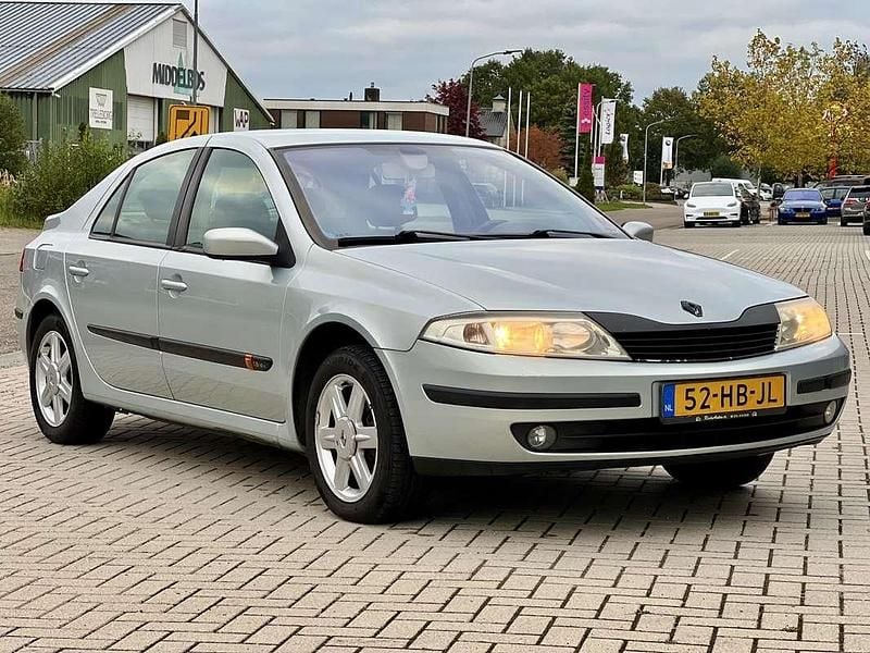 Occasion 2001 Renault Laguna II Privilege Sedan | € 999 (Eerlijke prijs) - Afbeelding 1/4