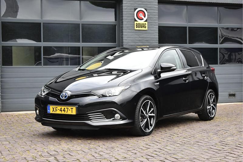 Zwart Gebruikt 2019 Toyota Auris Hybrid Hatchback | € 18.950 (Eerlijke prijs) - Afbeelding 1/4