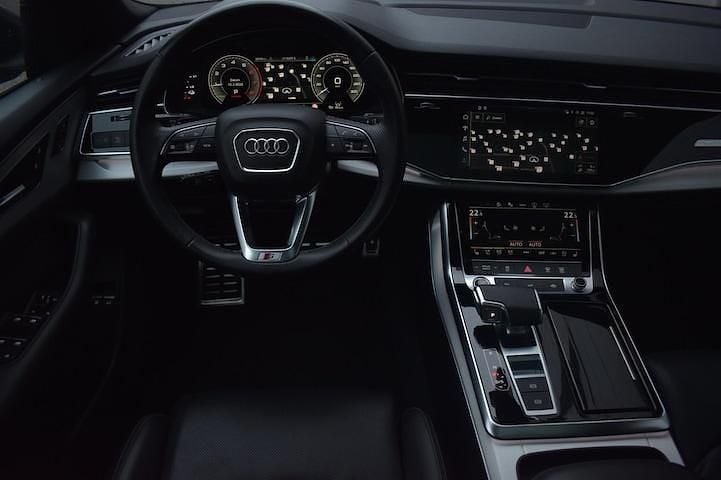 Occasion Audi Q8 Competition 381 PK (280 kW) 2022 Grijs SUV