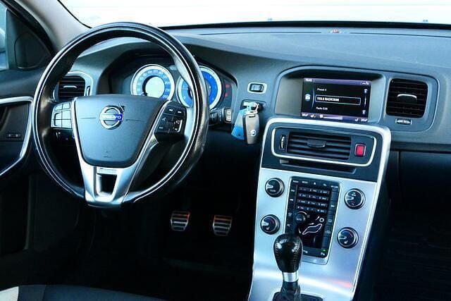 Occasion Volvo V60 R-Design 215 PK (158 kW) 2012 Grijs (metallic) Stationwagen