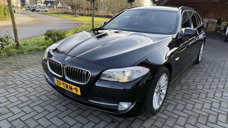 Zwart Occasion 2011 BMW 535 Executive Stationwagen | € 14.995 (Goede deal) - Afbeelding 1/4