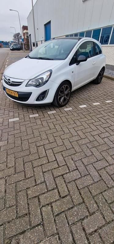 Wit Occasion 2013 Opel Corsa Color Edition Coupé | € 6.150 - Afbeelding 1/4