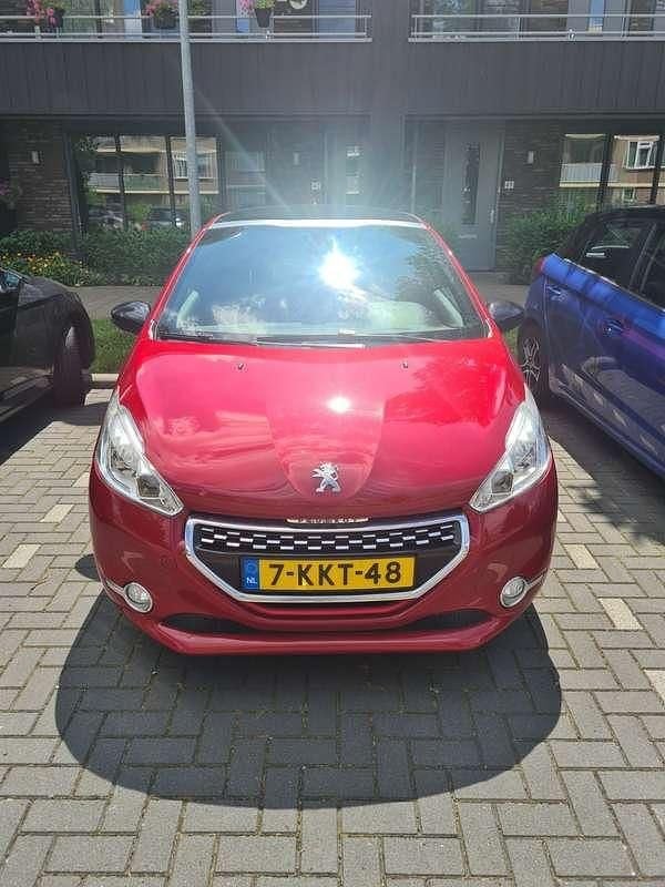 Rood Occasion 2013 Peugeot 208 GTi Hatchback | € 4.000 (Super prijs) - Afbeelding 1/4