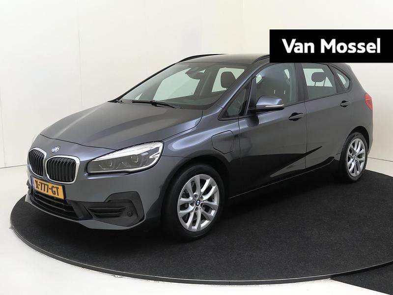 Grijs Gebruikt 2020 BMW 225 Active Tourer iPerformance MPV | € 25.935 - Afbeelding 1/4