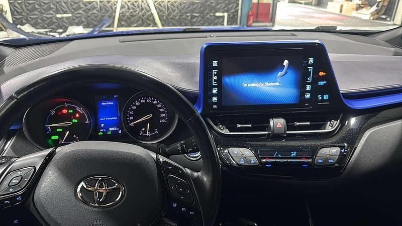 Gebruikt 2017 Toyota C-HR Premium SUV | € 19.500 (Iets duurder) - Afbeelding 1/4