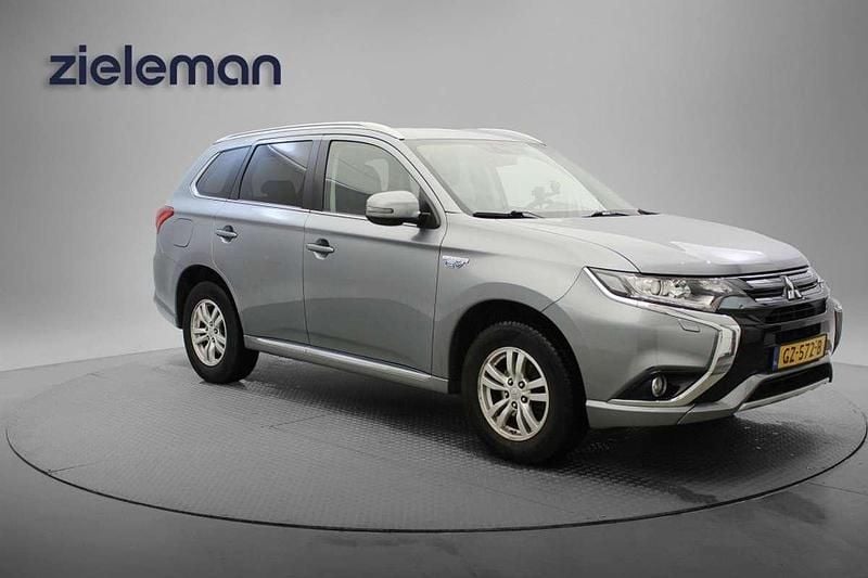 Grijs Gebruikt 2015 Mitsubishi Outlander P-HEV Edition SUV | € 11.845 (Super prijs) - Afbeelding 1/4