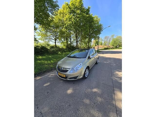 Beige Gebruikt 2007 Opel Corsa Enjoy Hatchback | € 1.999 (Goede deal) - Afbeelding 1/4