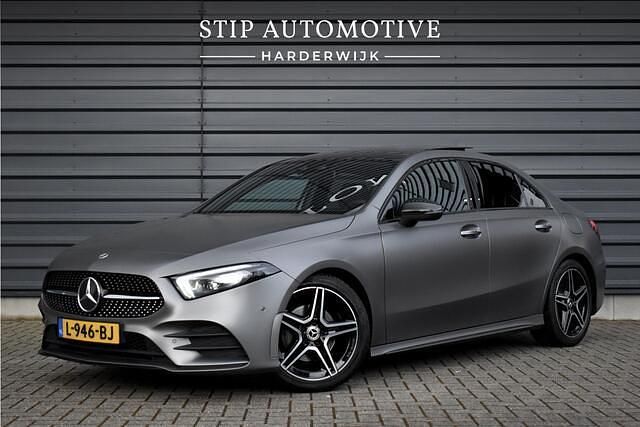Grijs Occasion 2021 Mercedes A180 Business Sedan | € 27.900 (Eerlijke prijs) - Afbeelding 1/4