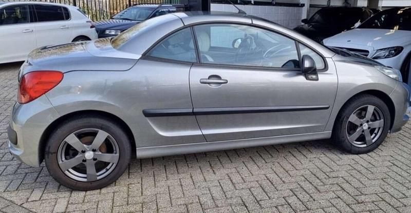 Grijs Gebruikt 2007 Peugeot 207 Cabriolet | € 1.600 (Goede deal) - Afbeelding 1/4