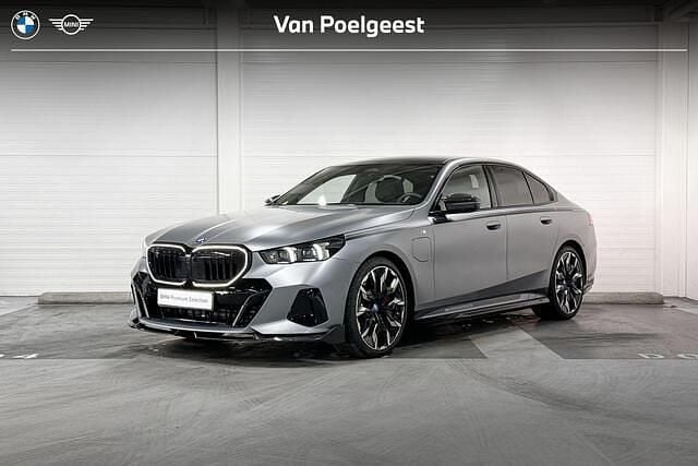 Bmw individual frozen pure grey metallic (grijs metallic) Gebruikt 2024 BMW 530e Comfort Edition Sedan | € 65.900 - Afbeelding 1/4