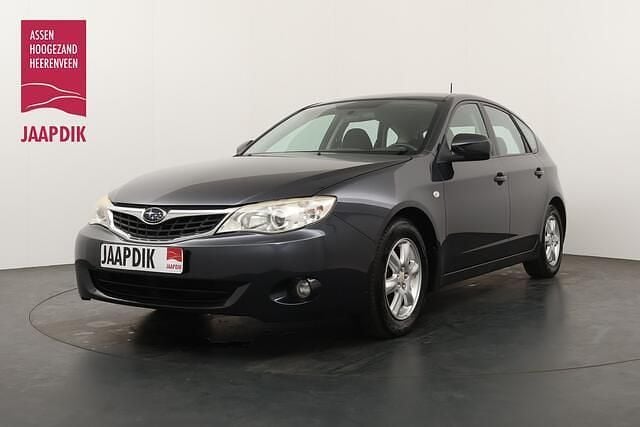 Grijs, metallic lak Gebruikt 2008 Subaru Impreza Hatchback | € 4.444 (Eerlijke prijs) - Afbeelding 1/4