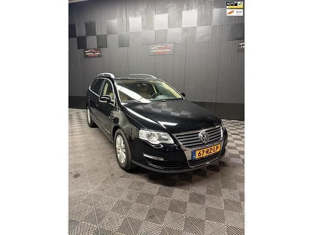Zwart Gebruikt 2005 VW Passat Highline Stationwagen | € 2.450 (Eerlijke prijs) - Afbeelding 1/4