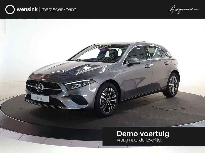 Grijs Gebruikt 2025 Mercedes A250 Luxury Hatchback | € 39.900 (Iets duurder) - Afbeelding 1/4