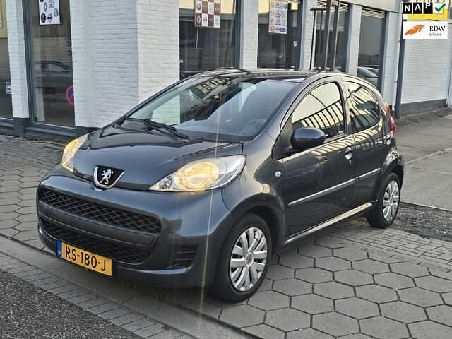 Grijs Gebruikt 2009 Peugeot 107 Hatchback | € 2.899 (Eerlijke prijs) - Afbeelding 1/4