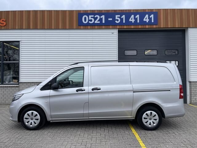 Zilver Gebruikt 2018 Mercedes Vito MPV | € 20.950 - Afbeelding 1/4