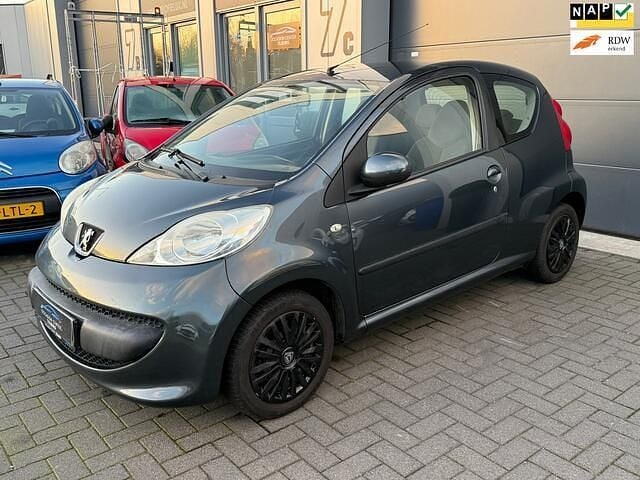Grijs Gebruikt 2009 Peugeot 107 Hatchback | € 2.895 (Eerlijke prijs) - Afbeelding 1/4