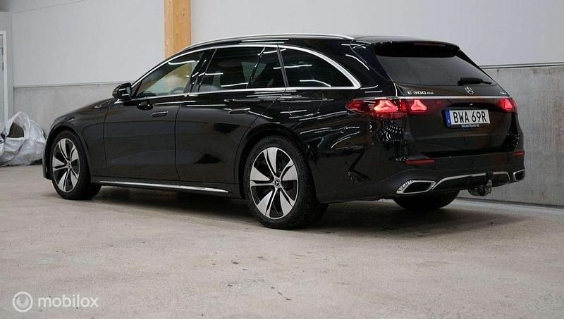 Occasion Mercedes E300 AMG line 313 PK (230 kW) 2024 Zwart Stationwagen