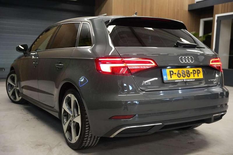 Occasion Audi A3 Sportback e-tron Sport 150 PK (110 kW) 2018 Grijs, metallic lak Hatchback