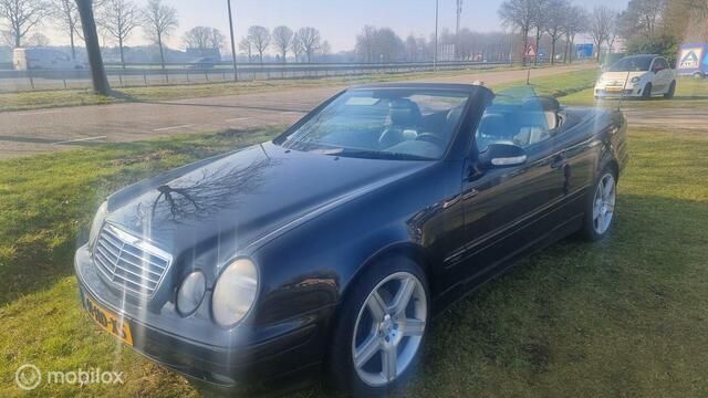 Zwart Gebruikt 2001 Mercedes 200 Avantgarde Cabriolet | € 4.950 (Eerlijke prijs) - Afbeelding 1/4