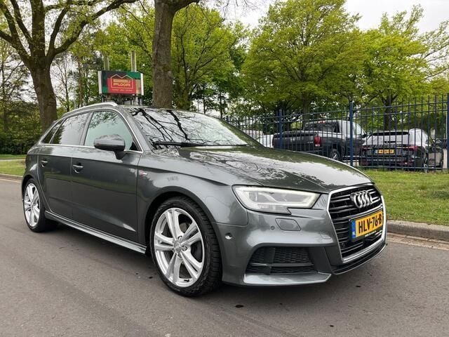 Grijs Gebruikt 2018 Audi A3 Sportback S-Line Hatchback | € 16.994 (Eerlijke prijs) - Afbeelding 1/4