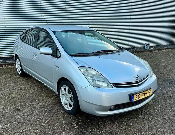 Grijs Gebruikt 2006 Toyota Prius Hatchback | € 3.995 (Eerlijke prijs) - Afbeelding 1/4