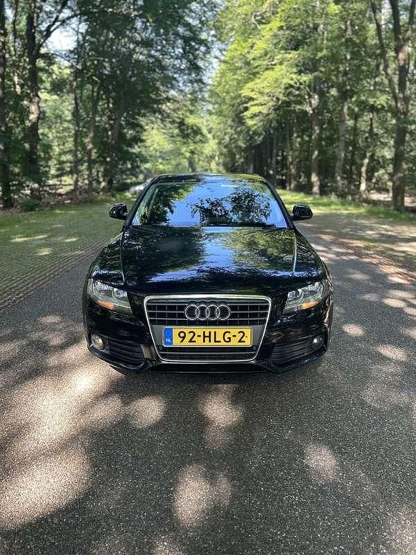 Zwart Gebruikt 2009 Audi A4 Sedan | € 3.950 (Eerlijke prijs) - Afbeelding 1/4
