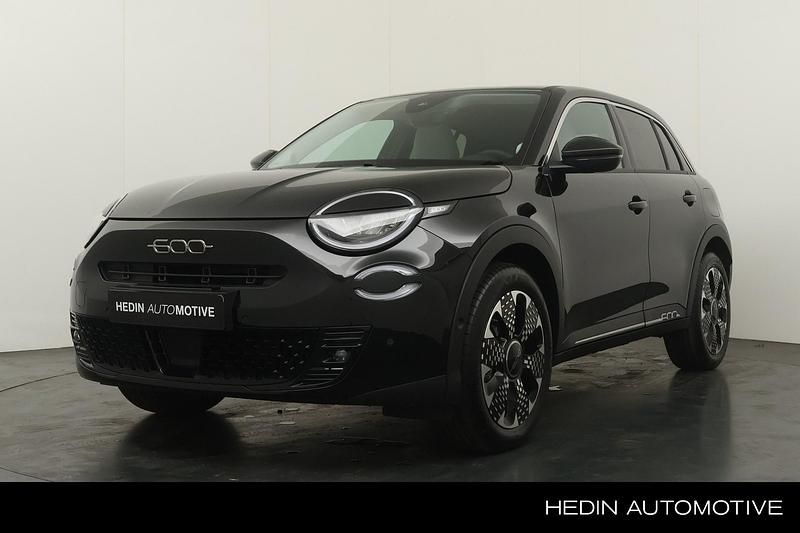 Zwart Nieuw 2026 Fiat 600E La Prima SUV | € 38.709 - Afbeelding 1/4