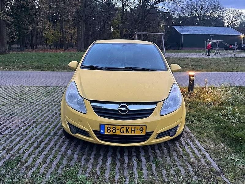 Occasion Opel Corsa Enjoy 80 PK (58 kW) 2008 Geel Hatchback