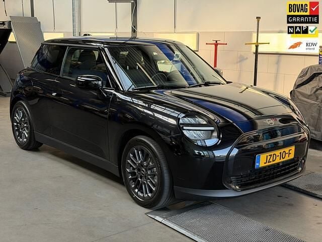 Nieuw Mini Cooper 135 kW (184 PK) 2026 Zwart Hatchback