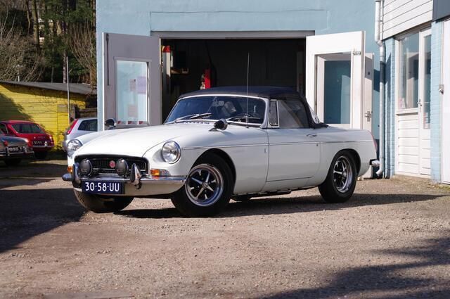 Wit Gebruikt 1972 MG B Cabriolet | € 15.750 - Afbeelding 1/4