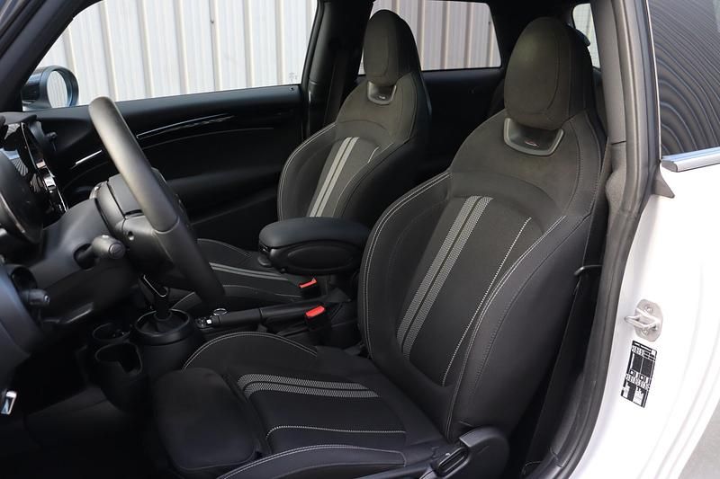 Occasion Mini John Cooper Works Premium 136 PK (100 kW) 2023 Wit (metallic) Hatchback