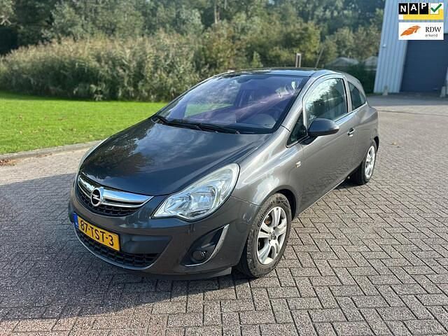 Grijs Gebruikt 2012 Opel Corsa Cosmo Hatchback | € 2.399 (Eerlijke prijs) - Afbeelding 1/4