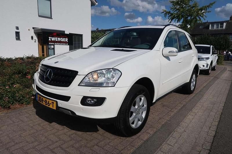 Wit Gebruikt 2007 Mercedes ML350 SUV | € 23.950 - Afbeelding 1/4