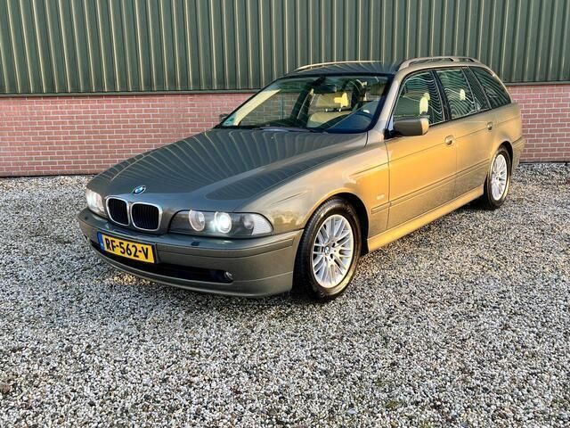 Groen Gebruikt 2002 BMW 520 Lifestyle Stationwagen | € 9.900 - Afbeelding 1/4