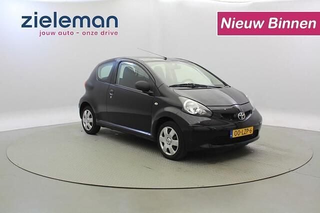 Zwart Gebruikt 2007 Toyota Aygo Hatchback | € 1.845 (Eerlijke prijs) - Afbeelding 1/4