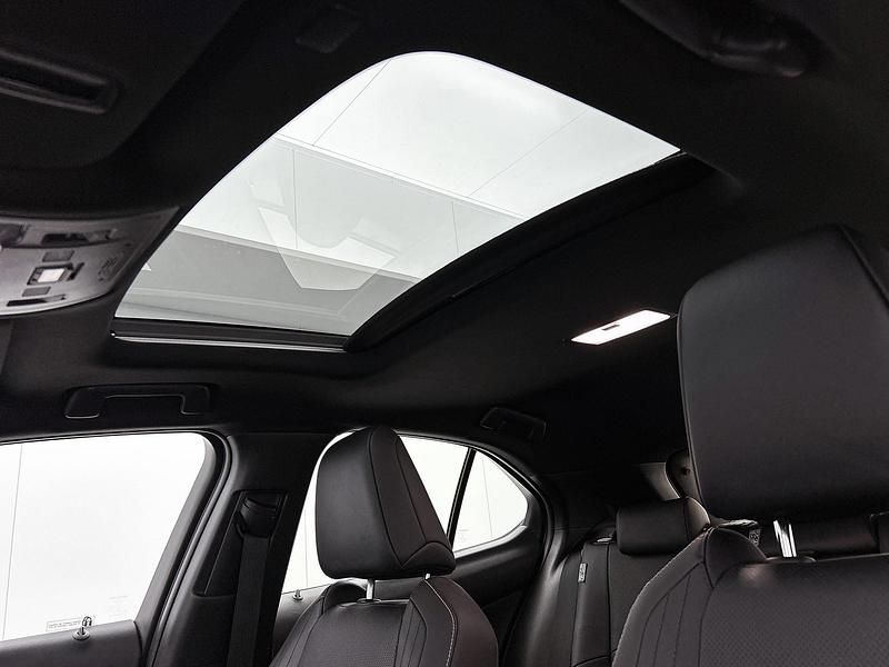 Occasion Lexus UX Executive Line 184 PK (135 kW) 2020 Grijs SUV