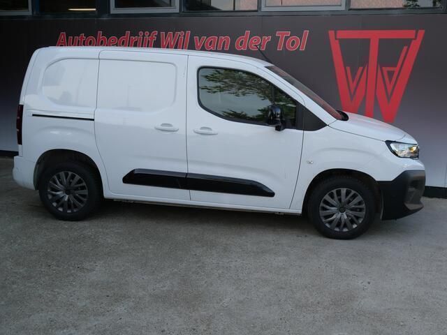 Wit Gebruikt 2024 Peugeot Partner MPV | € 21.900 (Eerlijke prijs) - Afbeelding 1/2